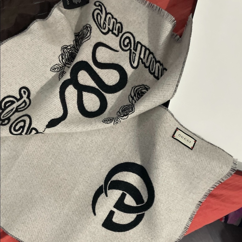 Gucci scarf
